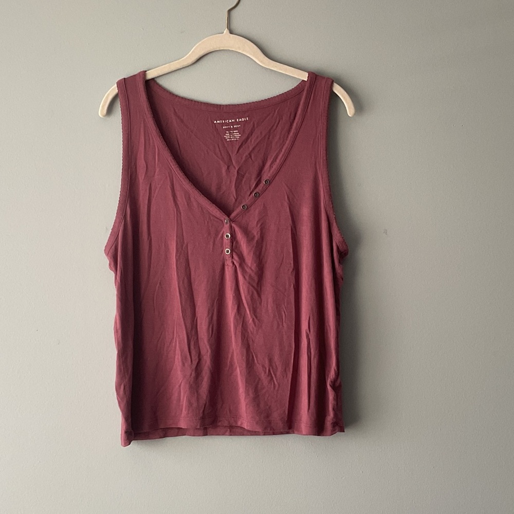 American Eagle Outfitters V-Neck Tank Top - Maroon